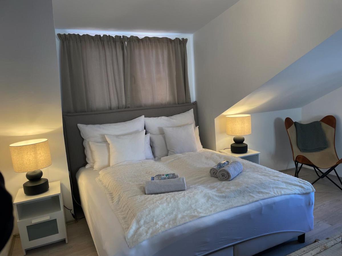 Fredys Apartments Стари Град Екстериор снимка